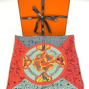 Hermes Carre 90 “ANlMAUX SOLAIRES”
